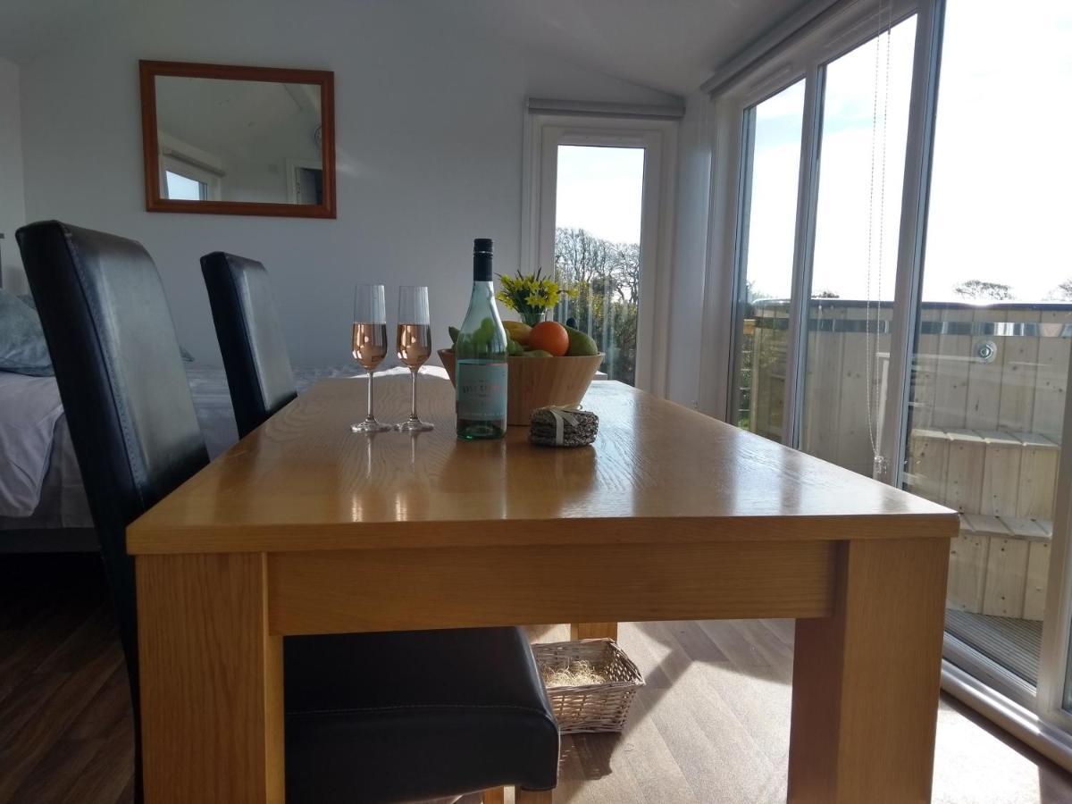Cleeves Cabins Ailsa Luxury Lodge With Hot Tub Dalry  Buitenkant foto