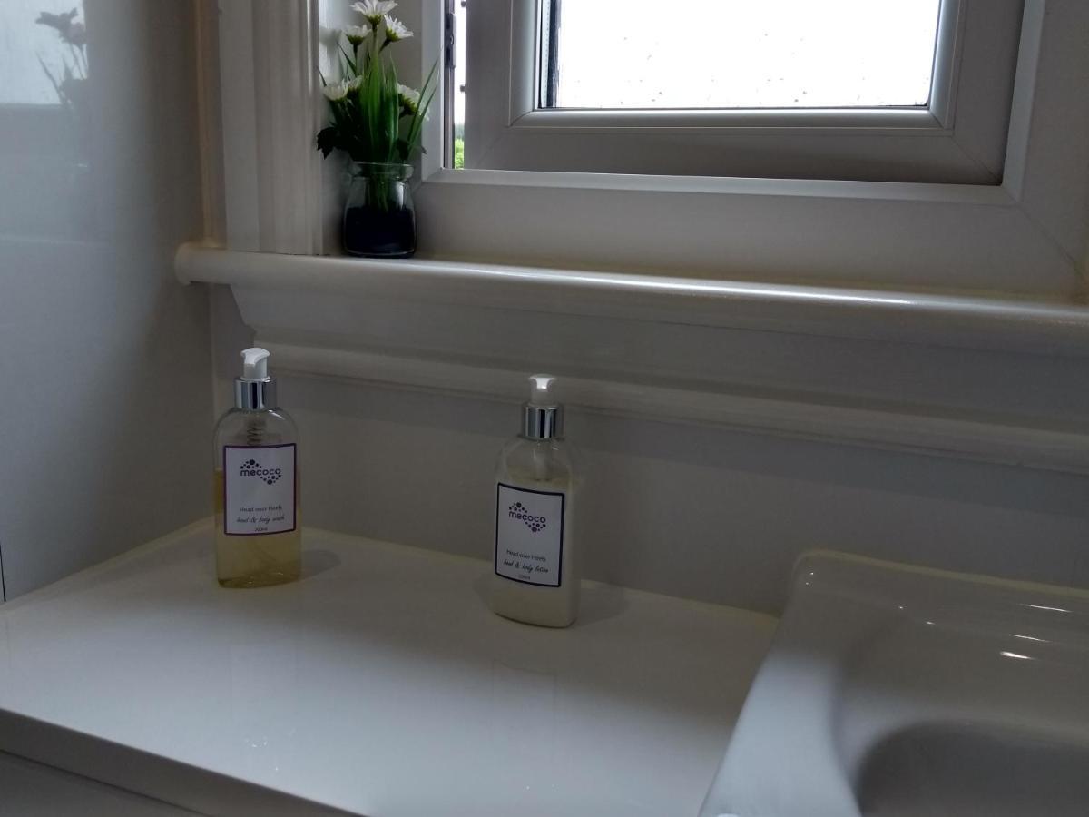 Cleeves Cabins Ailsa Luxury Lodge With Hot Tub Dalry  Buitenkant foto